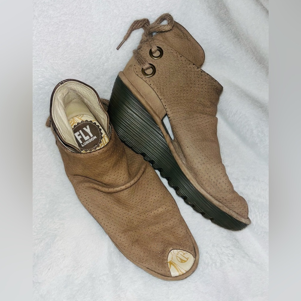 FLY LONDON Yema Suede/leather Peep Toe Wedges 8